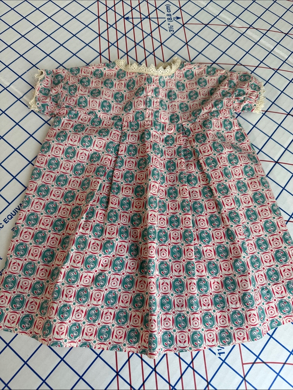 1930s 40s Vintage Cotton Child’s Dress Cutter Fabric Novelty Floral Print